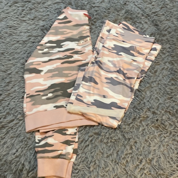 GUESS TRACK SUIT - Picture 2 of 6